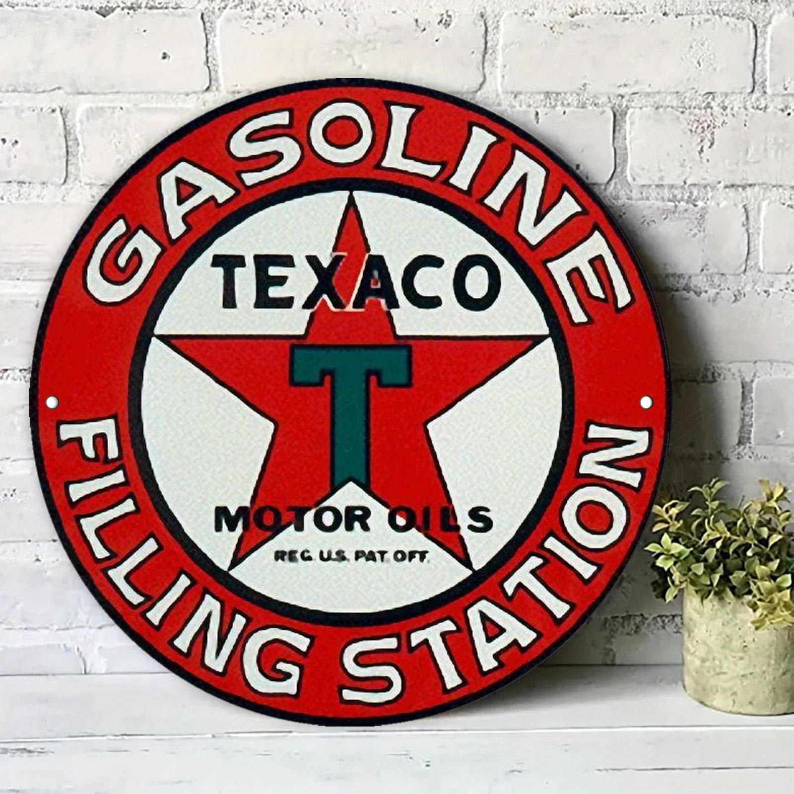 2D Flat, A 2D Flat Vintage Round Metal Sign Plaque Aluminum Painting, an Artistic Representation of the Vintage Texaco Gas