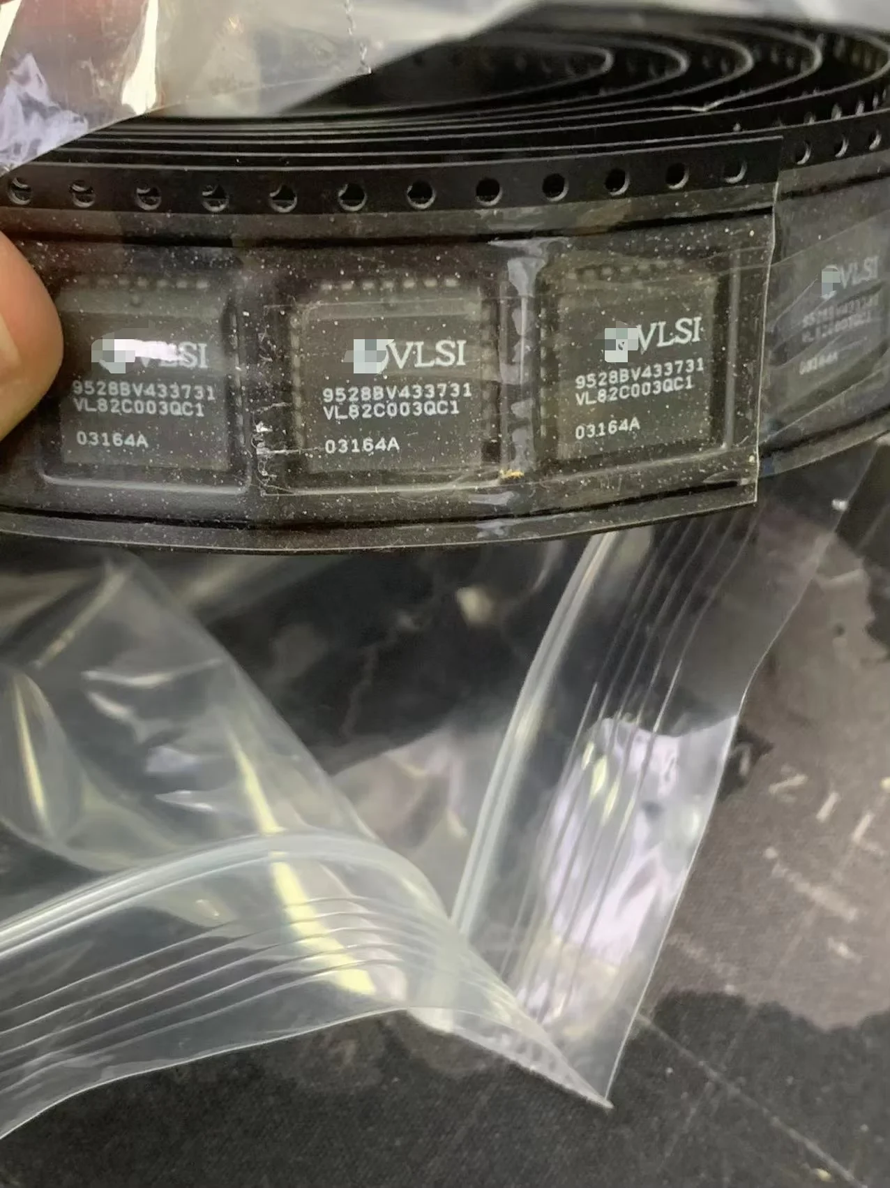 

VL82C003QC1 (1 шт.) Электронный компонентный чип IC Интегральная схема Spot