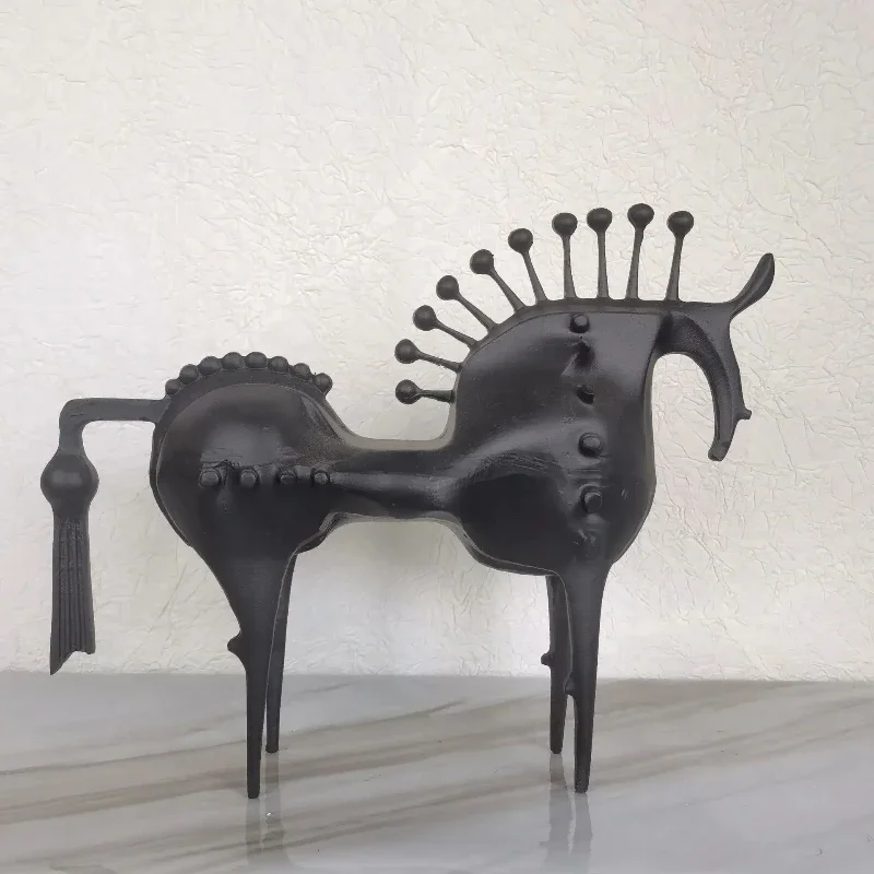 B-M Metal Handicraft Artificial Animal Sculpture Abstraction Horseradish Horse Figurine Decorative Figurines Home Decoration