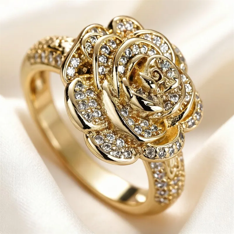 Huitan Exquisiter Blumen-Rosenring für Frauen, anmutiges weibliches Verlobungs- und Party-Accessoire, goldfarben, glänzender Zirkonia-Schmuck