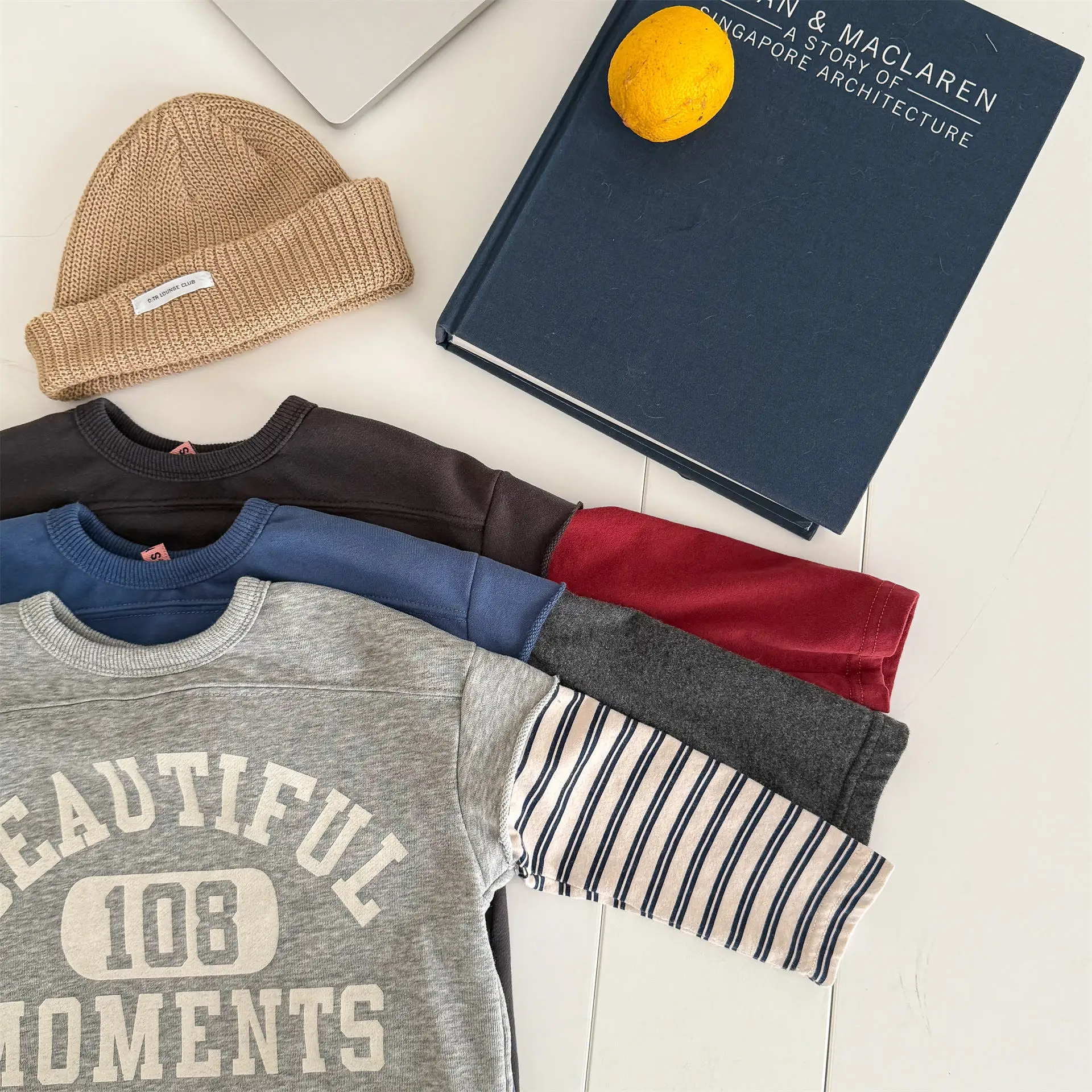 T-shirt a maniche lunghe per bambini autunno 2025 stile coreano ragazzi e ragazze girocollo felpa misto cotone pullover casual top 1-8 anni