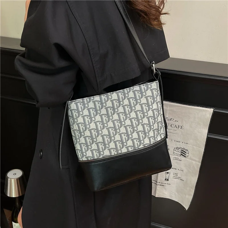 

Популярная женская кожаная сумка через плечо Сумка через плечо для женщин от известного дизайнера Элегантная