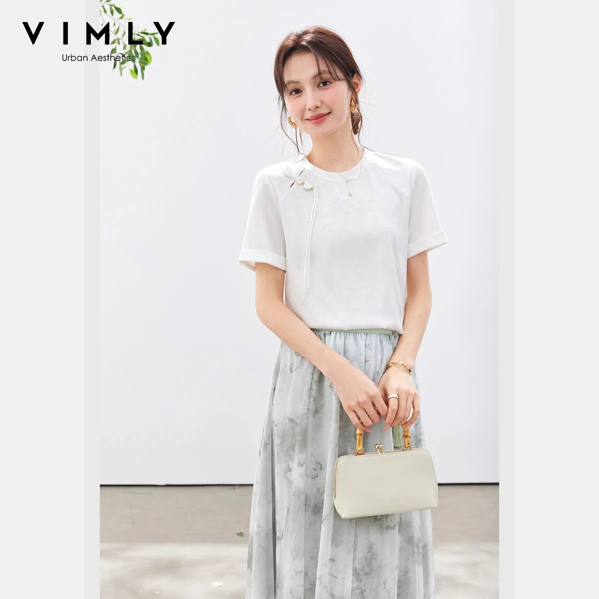 

VIMLY New Chinese Style Short Sleeve T Shirt for Women 2026 Summer Jacquard Crew Neck Frog Button Design Lightweight Top A6286