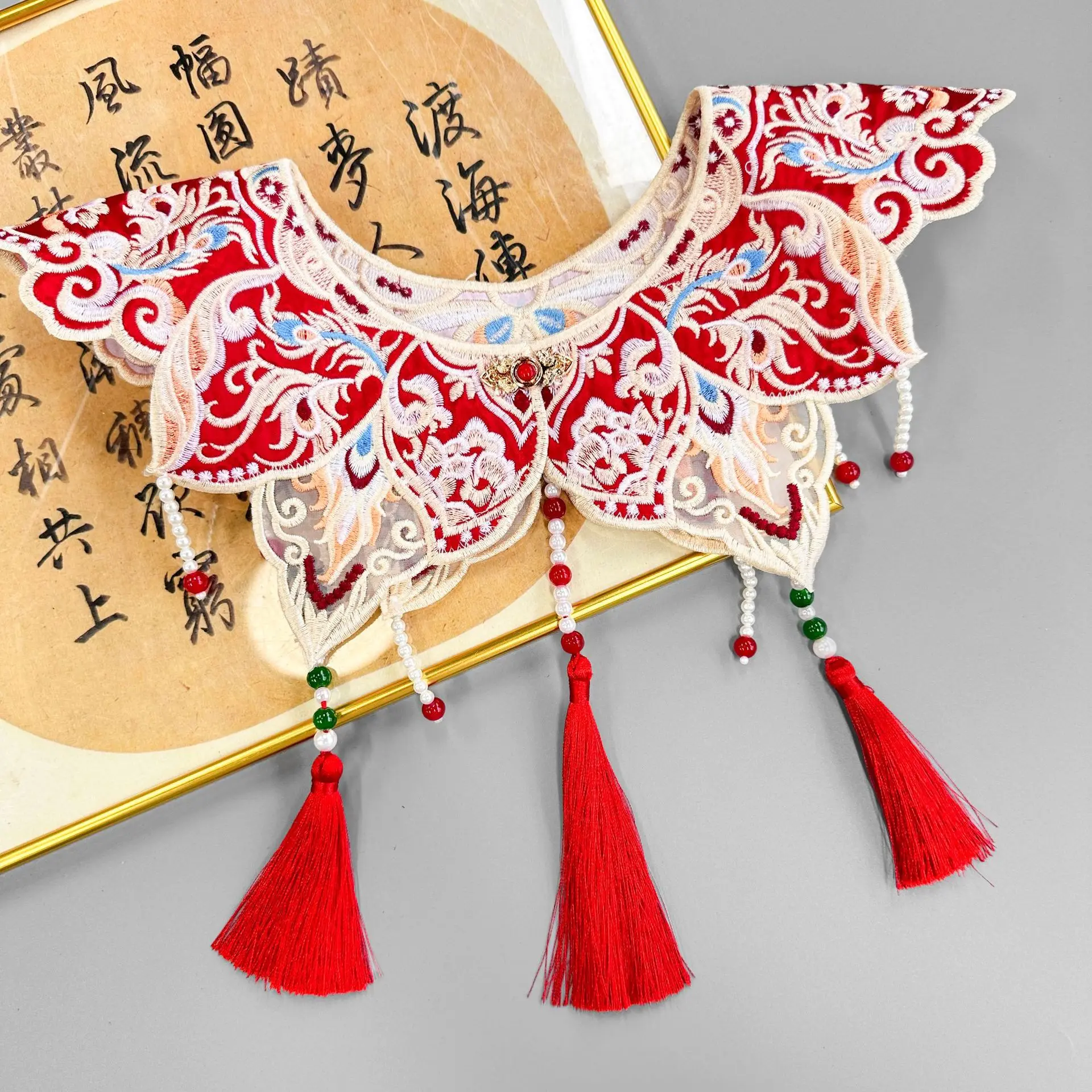 Chal Pashmina Vintage Rojo con Bordado y Borlas para Mujer, con Cuello Rojo R3302