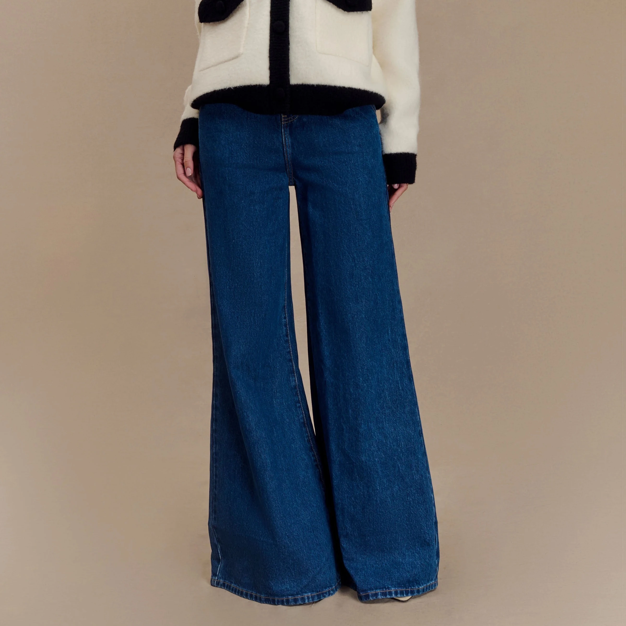 

2025 женские широкие расклешенные джинсы, модные повседневные однотонные свободные джинсовые брюки на выход с карманами