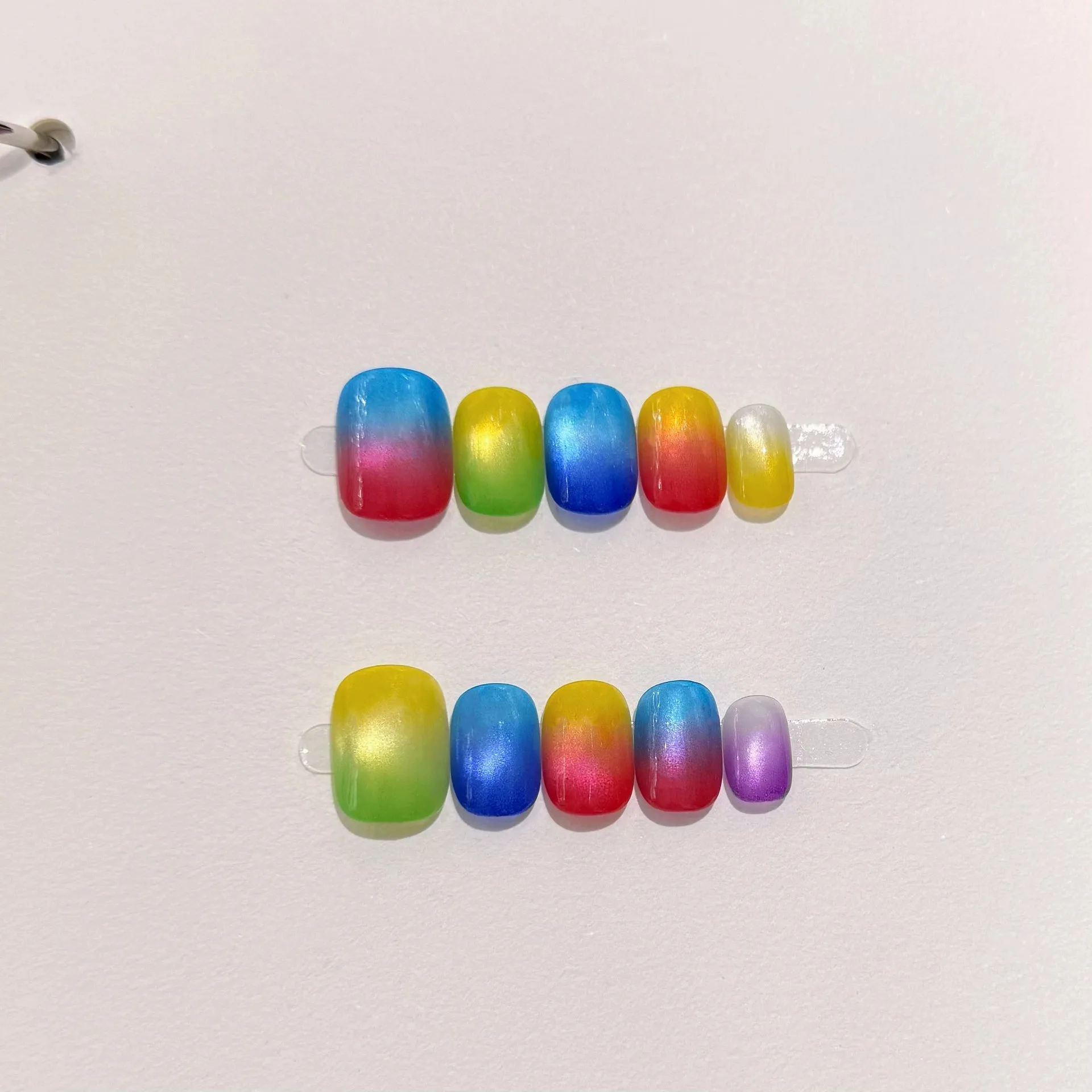 10個入り ハンドメイド つけ爪 レインボーガラスビーズ キャッツアイ フェイクネイル 取り外し可能 可愛い キャンディーカラー ショートネイル