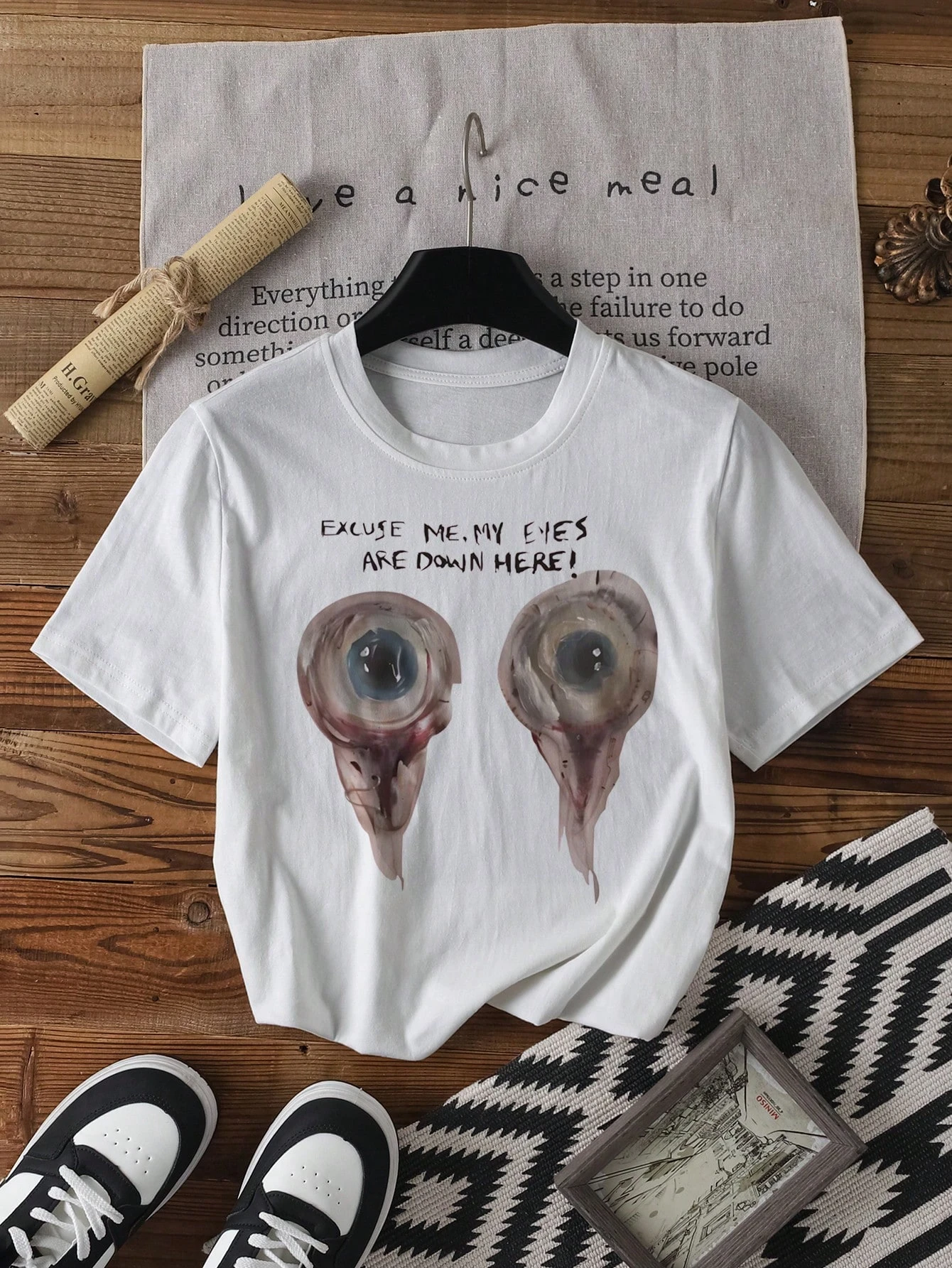 

Женский повседневный топ с короткими рукавами на тему ужасов, украшенный буквенным и принтом глазного яблока, подходящий для занятий косплеем |