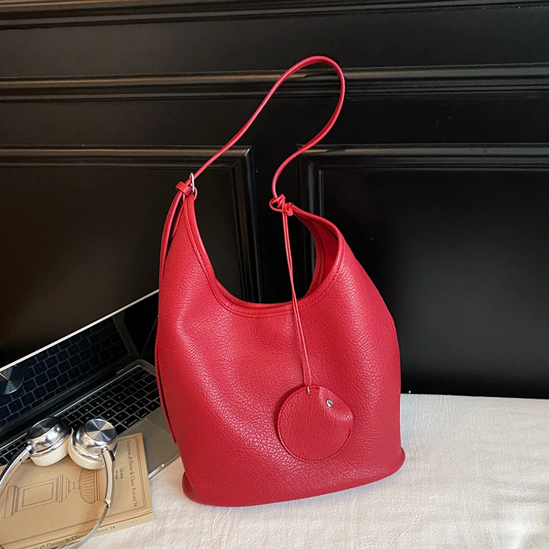 

2025 стильный дизайн, новые однотонные квадратные сумки на плечо из искусственной кожи с застежкой, высокое качество, большая вместимость, простые популярные женские сумки через плечо