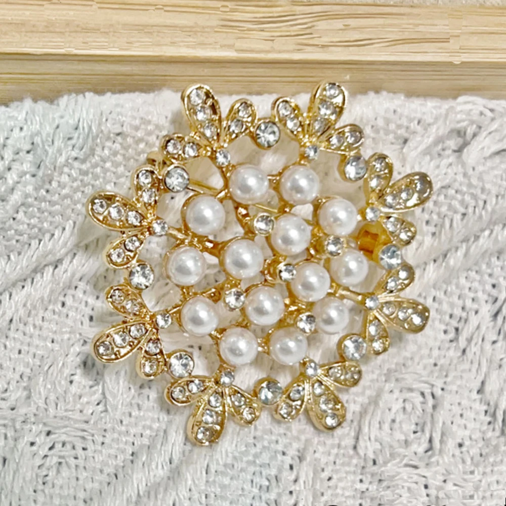 Trendy Elegant Crystal Flower Brooches Pearl Rhinestone Clothing Brooch Luxury Metal Lapel Pins For Lady Wedding Jewelry Gifts