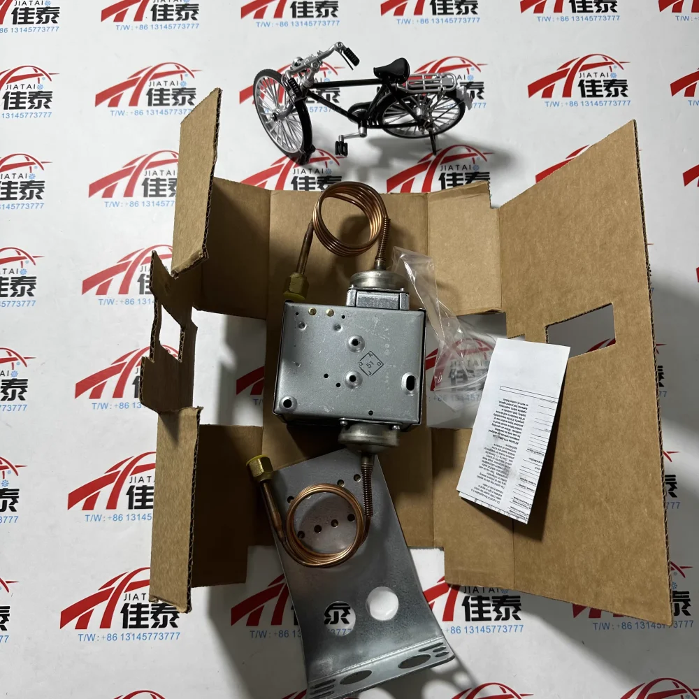 Johnson P74BA-1C Liquid Differential Pressure Controller