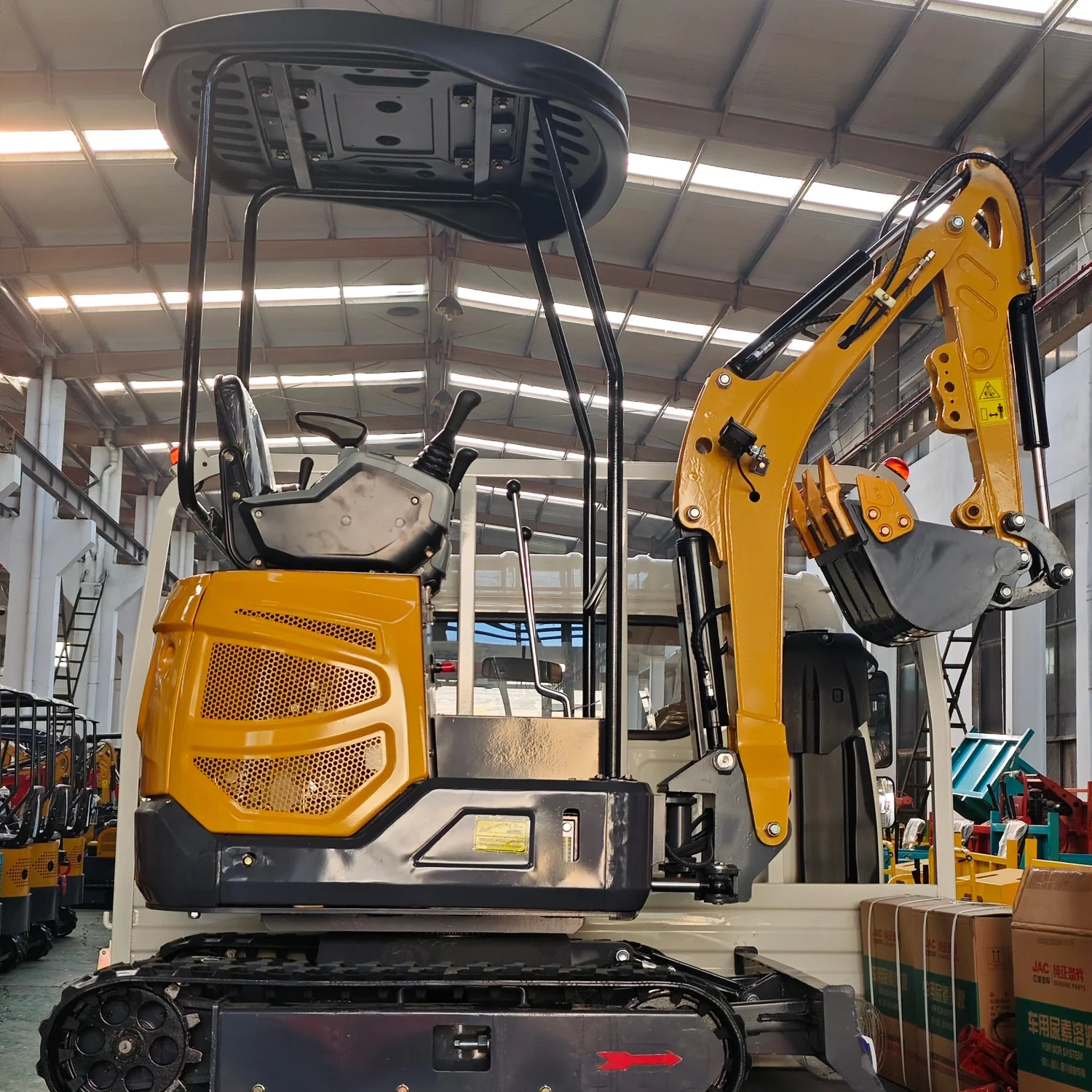 حفارة صغيرة 1.5 طن محرك ديزل كوبوتا مخصص مناسب للمزارع حفارة صغيرة 1 طن مع نقل مجاني