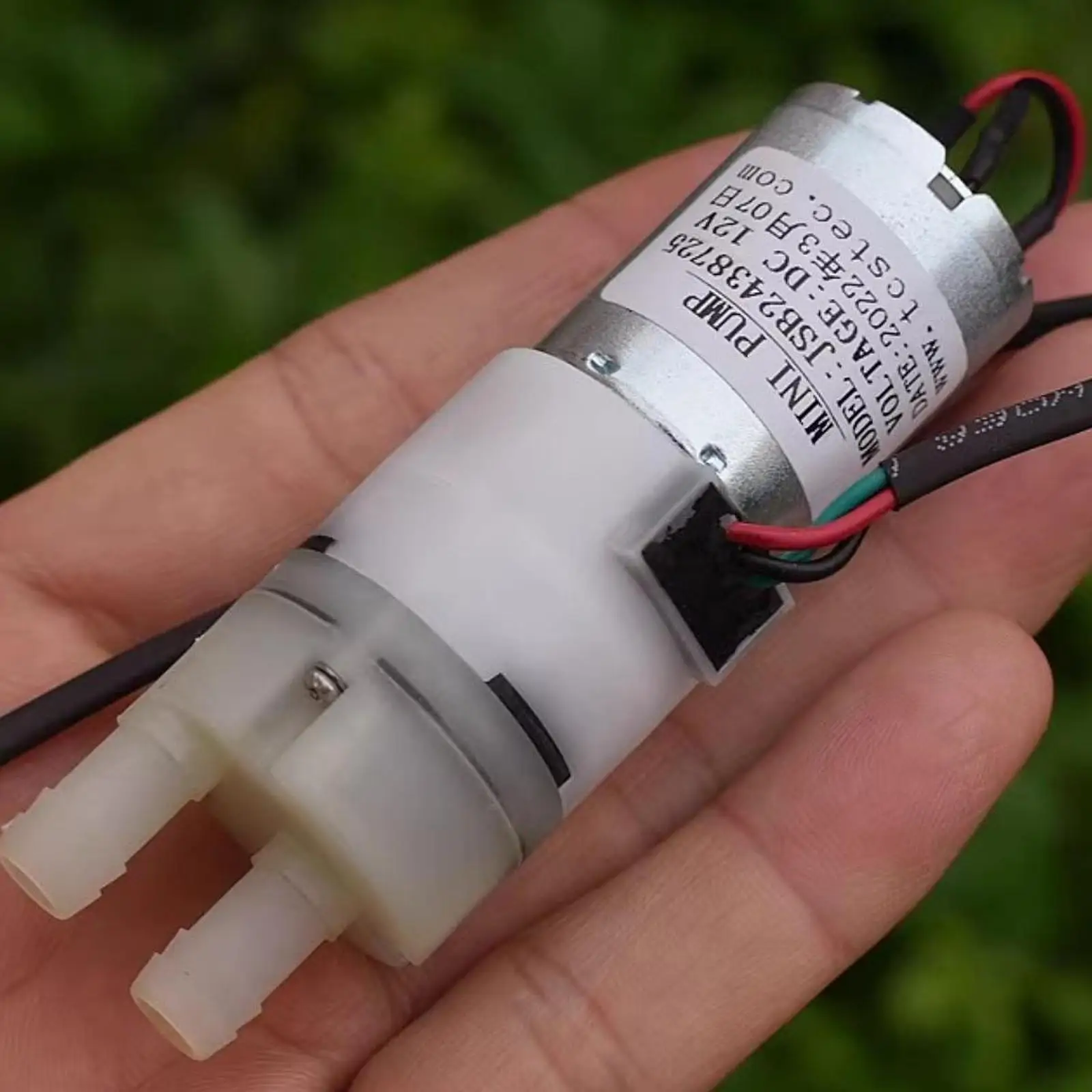 Portable Mini Diaphragm Pump Replacement 12V DC Motor High Flow Metal Water Pump for Home Submersible and Dispenser Use