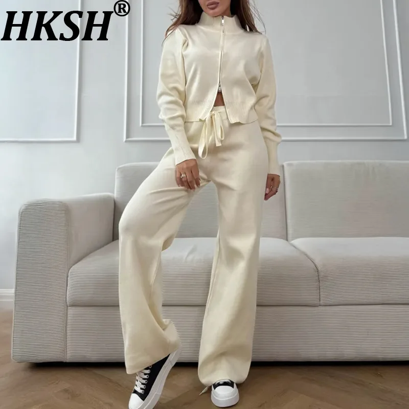 

Женский повседневный комплект HKSH из двух предметов: элегантный вязаный кардиган с воротником-стойкой и двойной молнией, однотонные брюки. Новинка весны HK19346