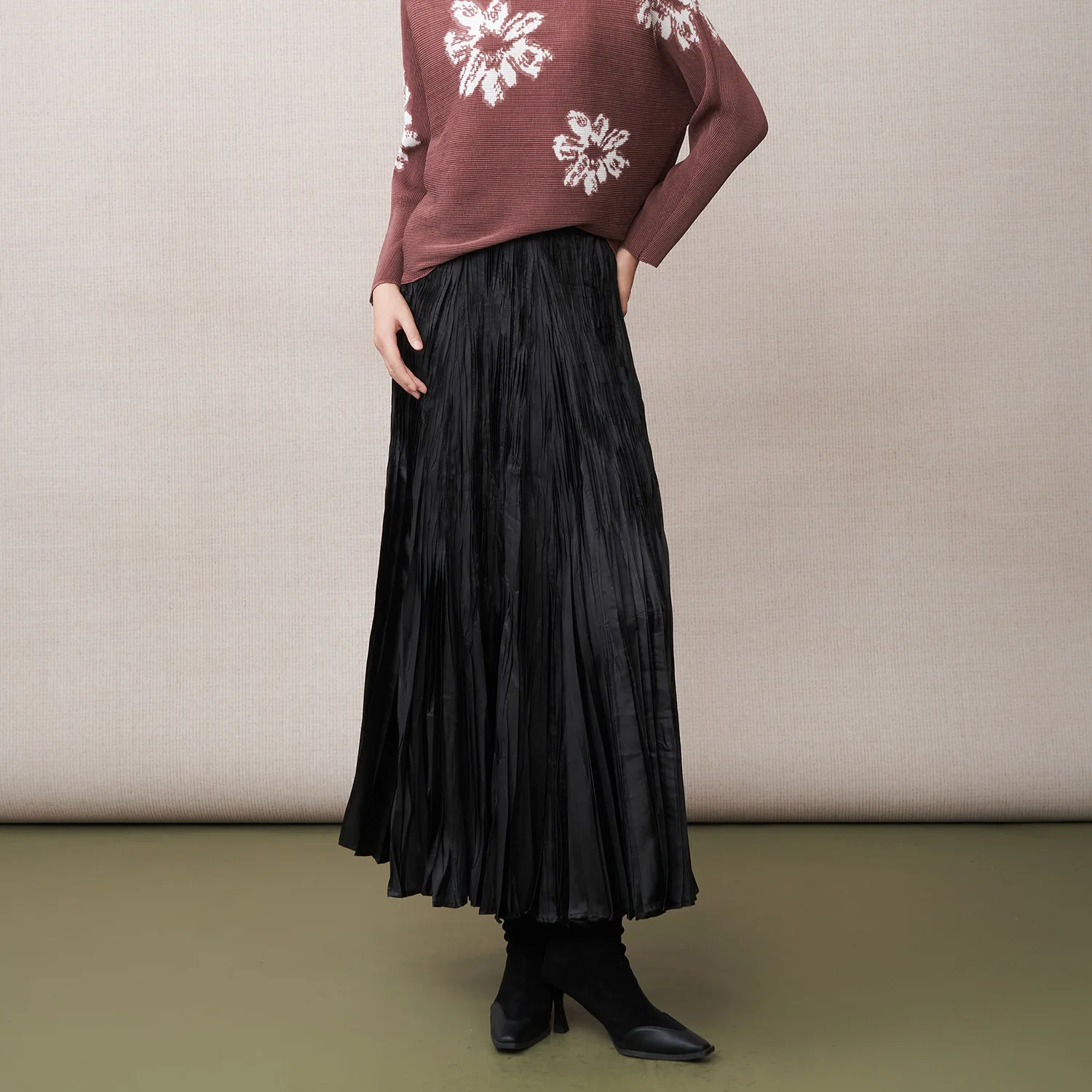 مياكي مطوي 2025 تنورة طويلة جديدة نصف الجسم تنورة الخريف جودة عالية مرونة الخصر فضفاضة كبيرة هيم ركاب تنوعا مطوي #2