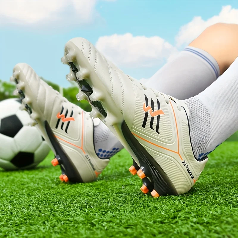 

Футбольные бутсы DAWSRi Performance с агрессивным рисунком шпилек для максимальной тяги поле