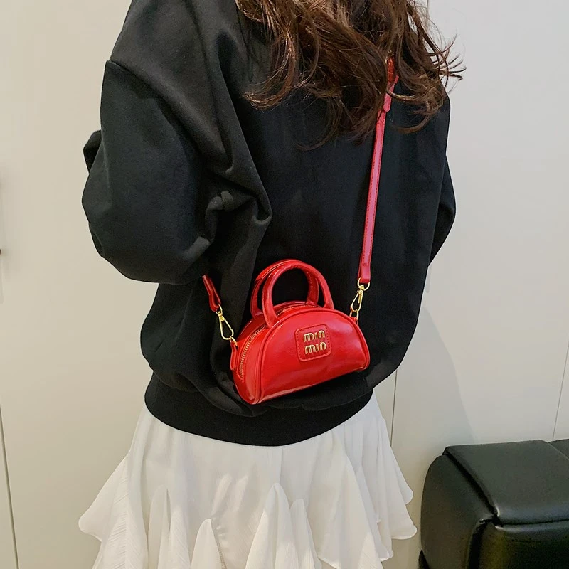 

Elegant Designer Style Handbag For Women - Soft Leather Shoulder Bag With Magnetic Closure & Inner Zipper