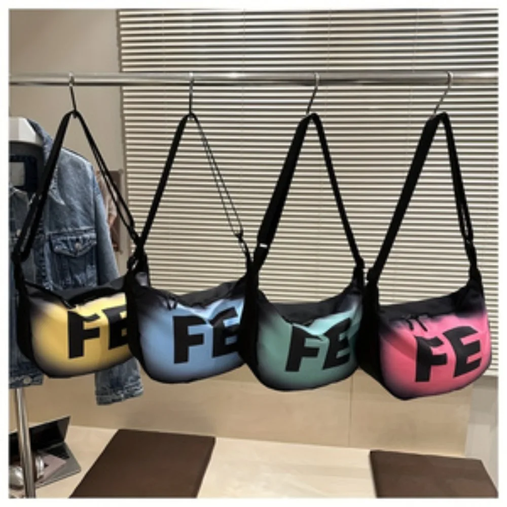 

2026 Новая сумка через плечо градиентного цвета, сумка унисекс, высококачественный минималистичный дизайн, модная сумка через плечо, стильная, универсальная, повседневная.