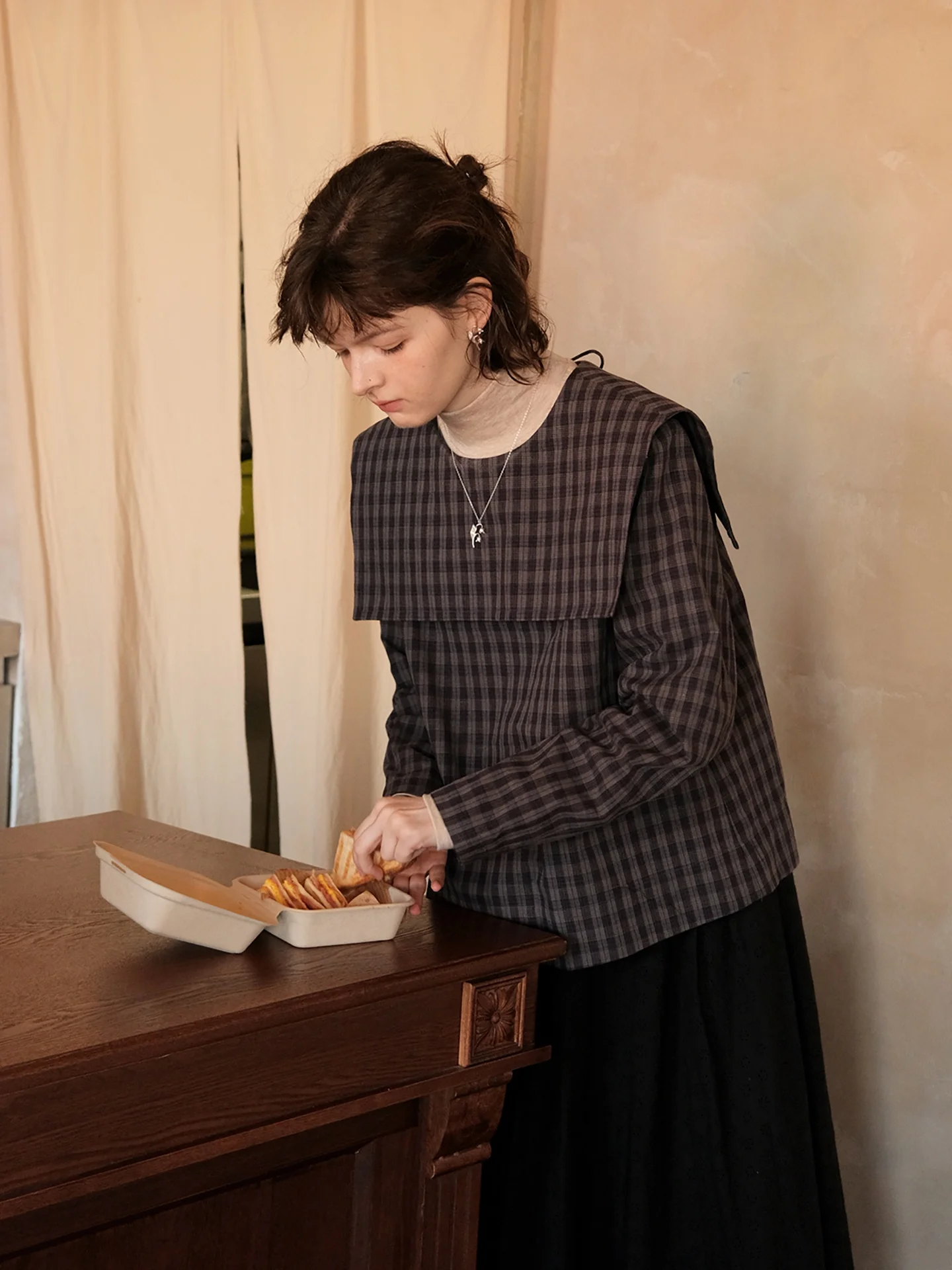 

MintCheese Briti Sle Loose Fit Cotton Linen Blend Plaid irt Girl's Reverse Navy Collar Breathable Comfortable Casual Top