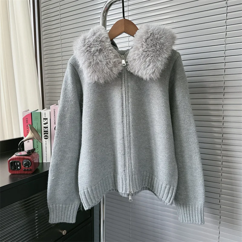 [EWQ] Cardigan in maglia a maniche lunghe con cappuccio in pelliccia impiombata stile coreano Cappotto maglione da donna casual allentato 2024 Inverno Nuovo 16O3536