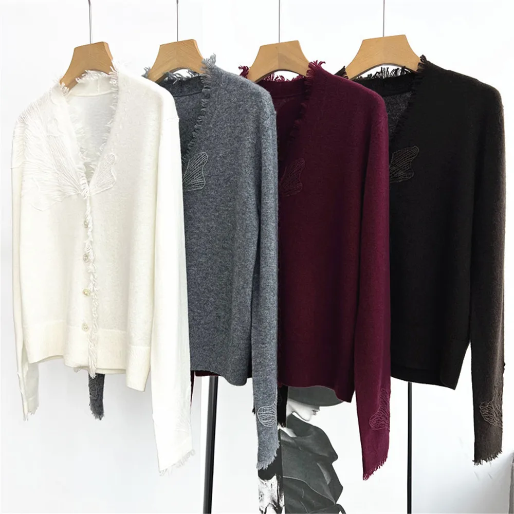 

25. Осень-зима. Женский однобортный однобортный кардиган из кашемировой шерсти с v-образным вырезом и длинными рукавами, с кисточками и вышивкой.