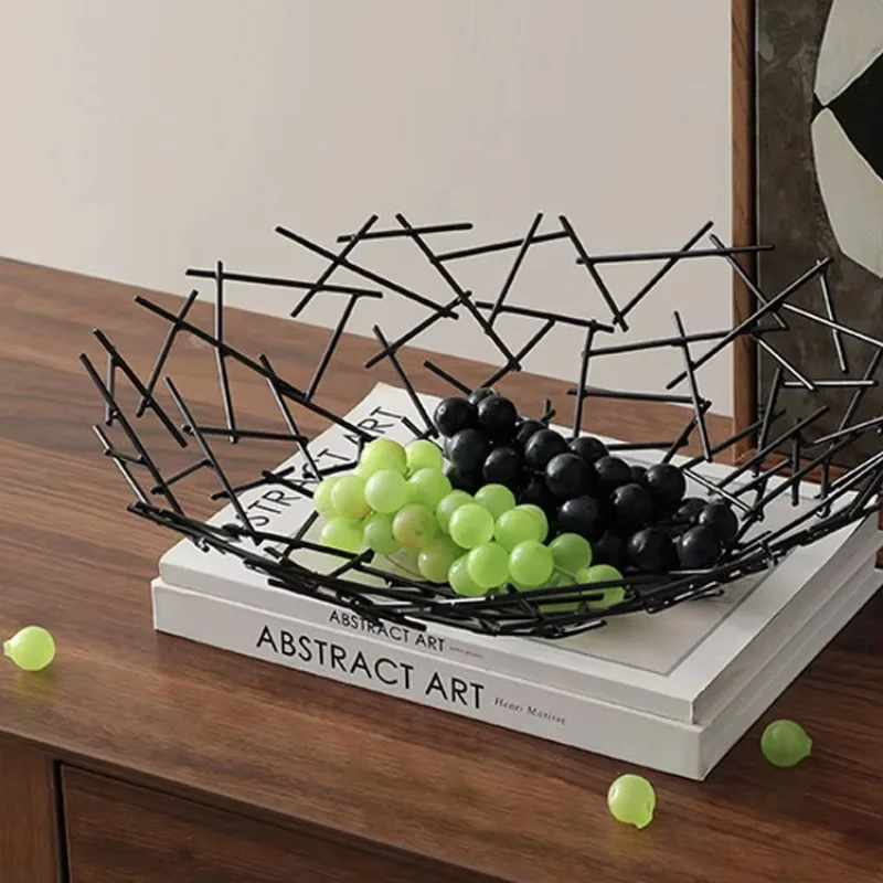 Modern creative light luxury handmade black metal linear bird's nest fruit plate storage decoration soft decoration