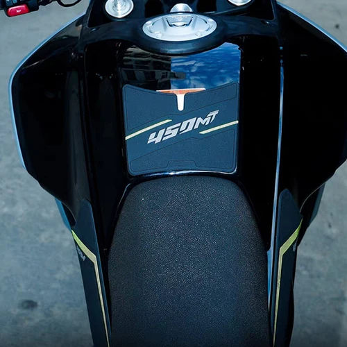 Imagen 2 del producto Almohadilla antideslizante para tanque de combustible de motocicleta, pegatina lateral para rodilla, almohadillas protectoras decorativas para CFMOTO 450MT 450 MT 2024