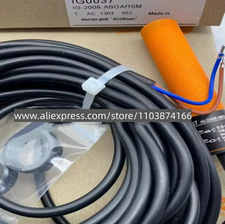 2PCS New IG0097 proximity switch