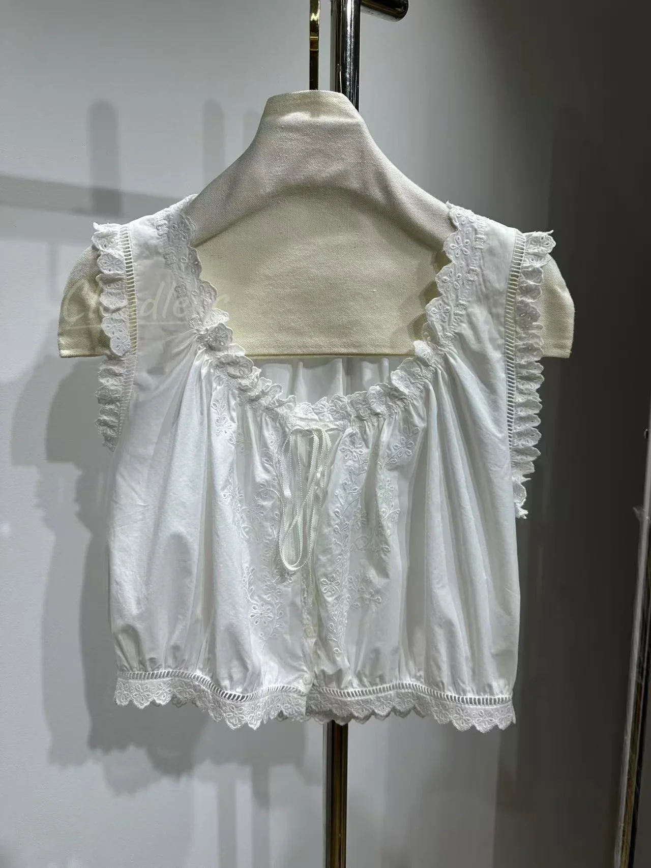 

Heavy Embroidery Women White Cotton Vest Hollow Out Sleeveless Single Breasted Round Neck Casual Female Tank Tops