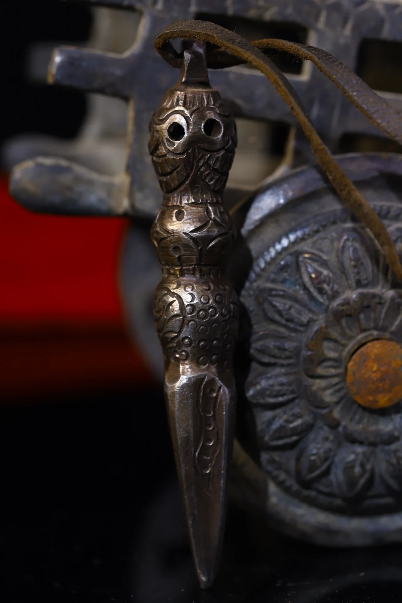 4 "مجموعة معبد التبت القديمة Tiantie Cinnabar البومة جمجمة رأس رأس Dorje Vajra Phurpa تميمة قلادة تاون هاوس طرد الأرواح الشريرة