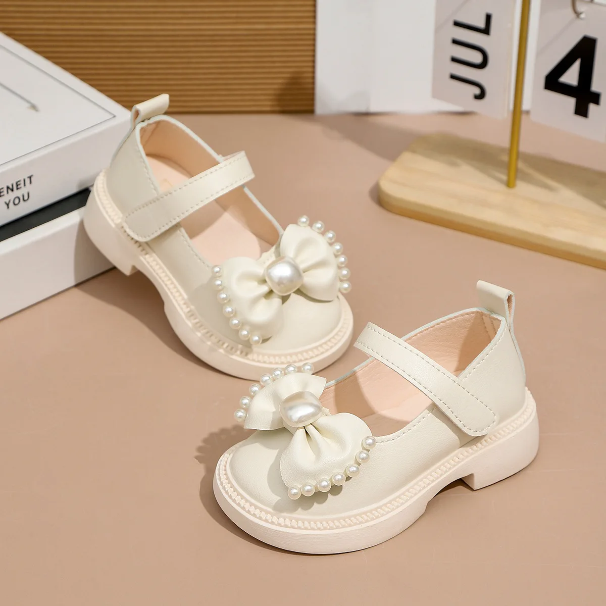 2026 New Spring/Autumn Soft Sole Shoestring Comfortable Stylish Versatile Girl's Bow Leather Shoes