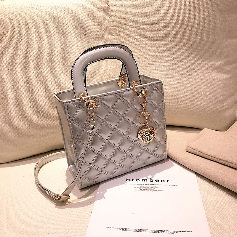 New Ladies Shiny Leather Crossbody Bag Girls Fashion Hundred Shoulder Bag Lattice Ladies Handbag Metal Heart Decoration  PU Mate