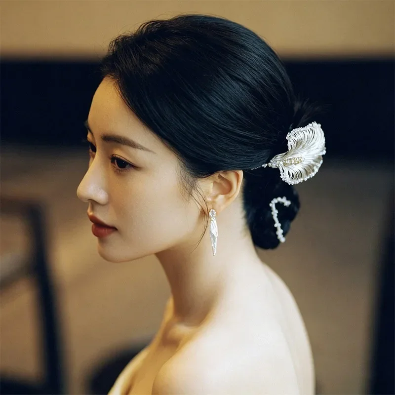 2026 new new Chinese hair accessories bride high sense wire flower headdress cool wind wedding dress accessories atmosphere