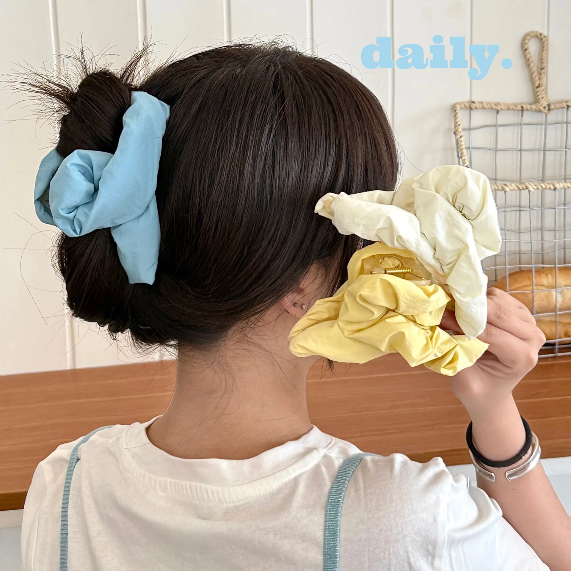 

Cream Color Pleated Hair Claw Large Versatile Hair Grab Clip Back Head Shark Clips Summer Vacation Beach Sweet Hair Accessories