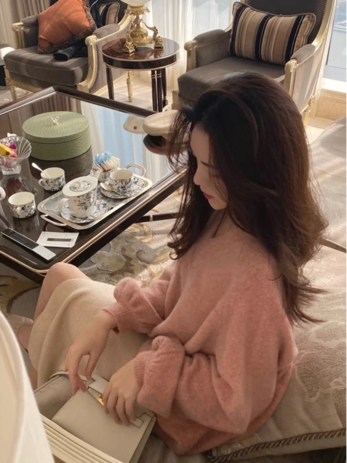 부드러운 티엔드 브이넥 여성 스웨터 루즈핏 아우터 니트 탑 파스텔 핑크 가을 겨울 편안한 레이지 스타일 캐주얼