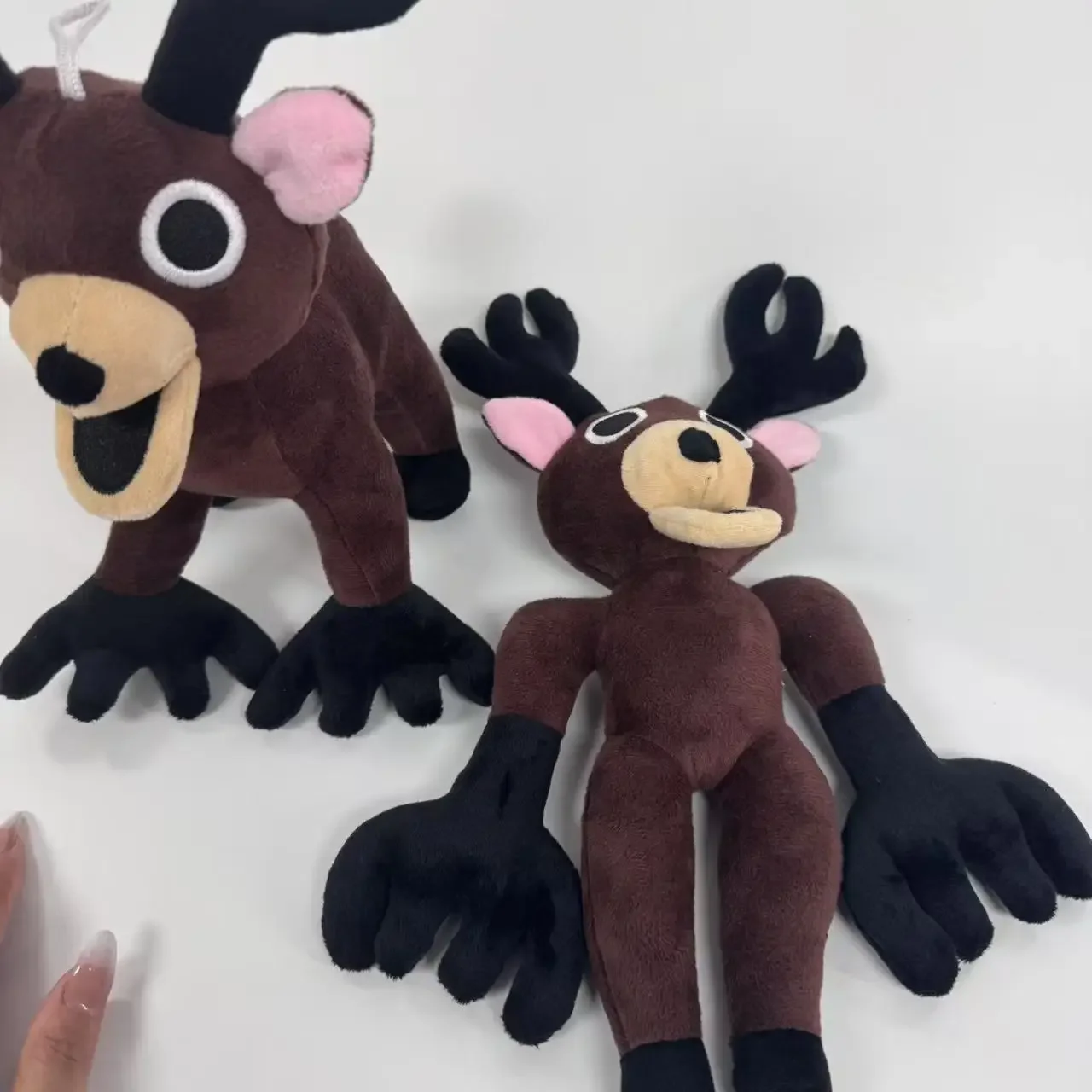 2025 Hot 99 Nights Forest Deer Plüschtier Stofftier für Kinder Geburtstag Halloween Geschenk
