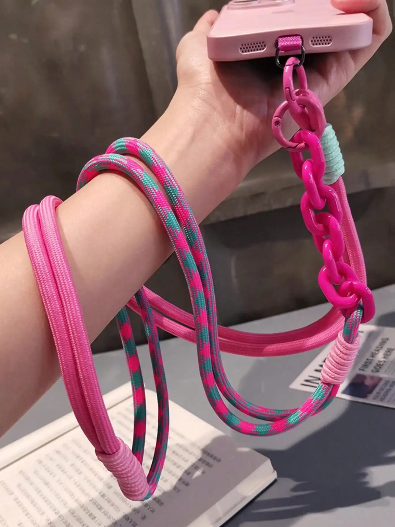 

Long Strap Crossbody Phone Pouch With Bee Lanyard, Fashionable For Outdoor Travel