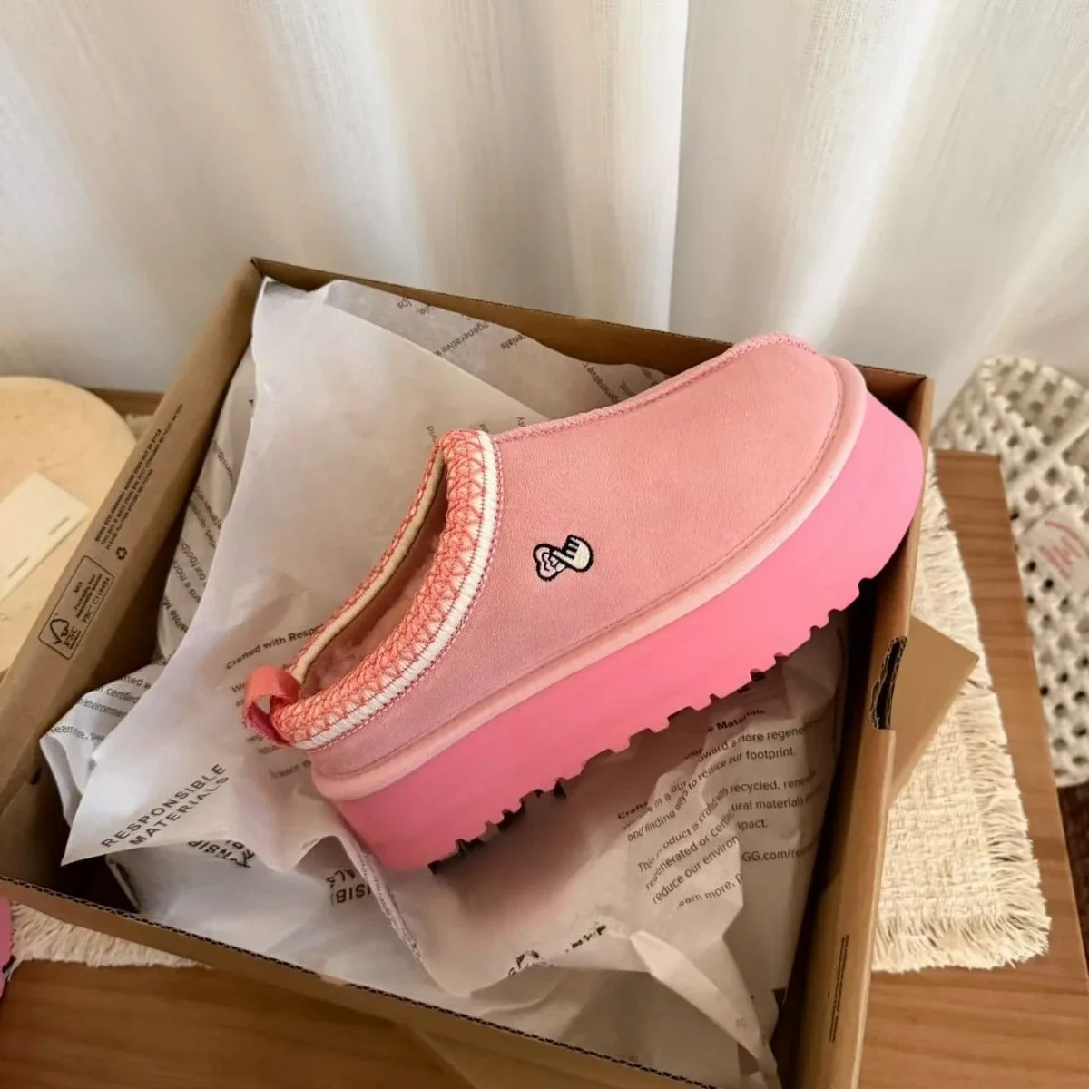 

2025 Designer's New Fur Integrated Thick-soled Heightening One-pedal Lazy Shoes Valentine's Day Limited Embroidery Snow Boots