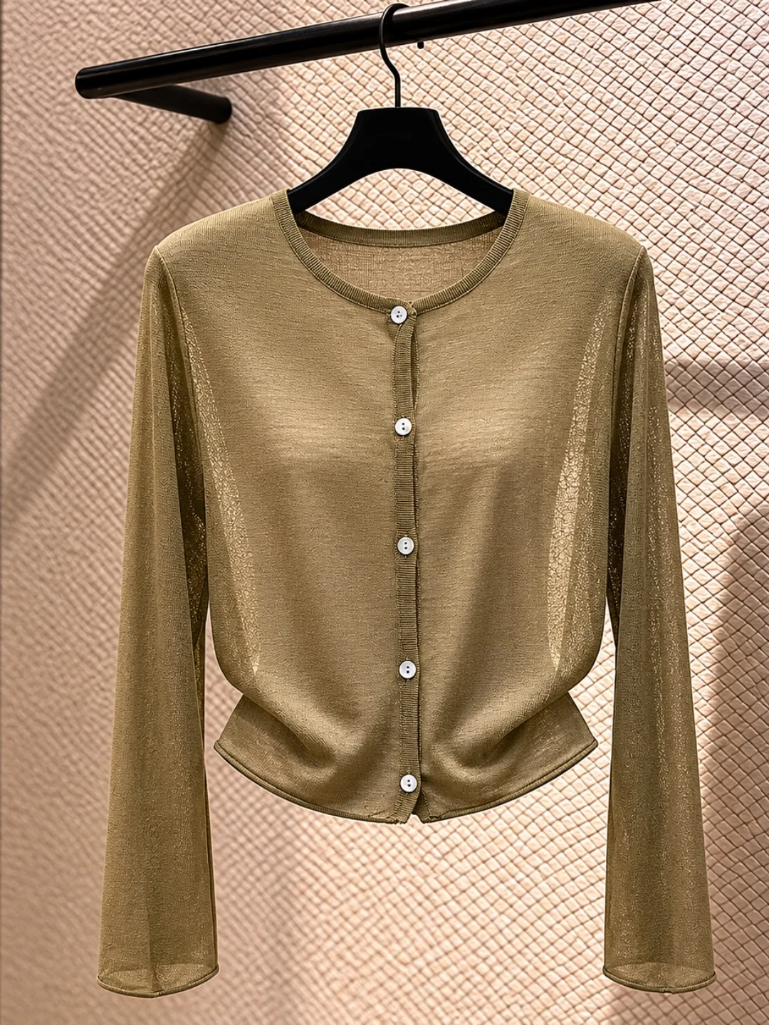 

Chic Summer Ice Silk Knitted Long Sleeve Top Women's Single Button Design Versatile Fashionable Age-Defying Korean Style