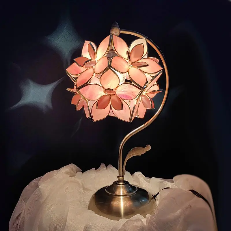 

American simple, elegant, beautiful, warm and light luxury princess daughter room bedroom bedside table lamp