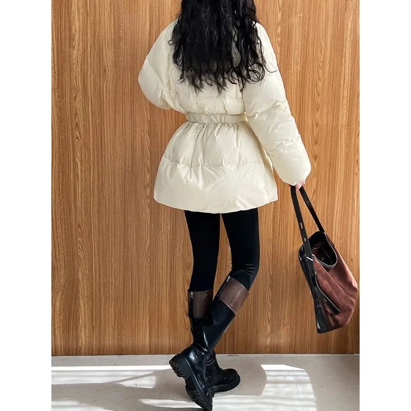 La nueva chaqueta acolchada de algodón holgada y cálida con diseño Retro, cintura ceñida y cuello en V grande, moda de invierno para mujer