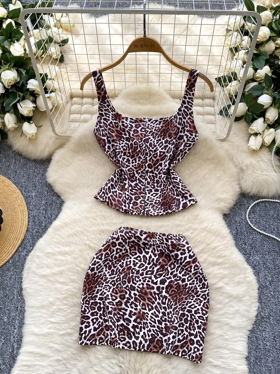 

Сексуальный облегающий топ на бретелях с леопардовым принтом и юбка с высокой талией, женский модный летний наряд ort Sve, топ на одно плечо