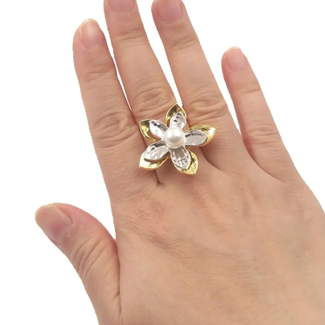 WT-MPR128 Vintage Manmade Pearl Elegant Flower Style Shell Ring 18K Gold ACC For Women Daily Commuter Jewelry Decorated