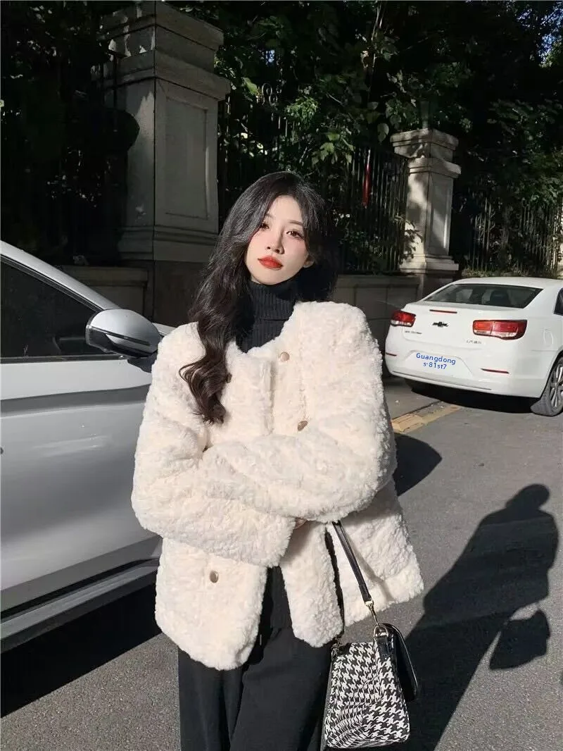 

Белая женская зимняя куртка из искусственного меха под овчину, новая свободная пушистая верхняя одежда, утепленное хлопковое пальто в стиле французского шика