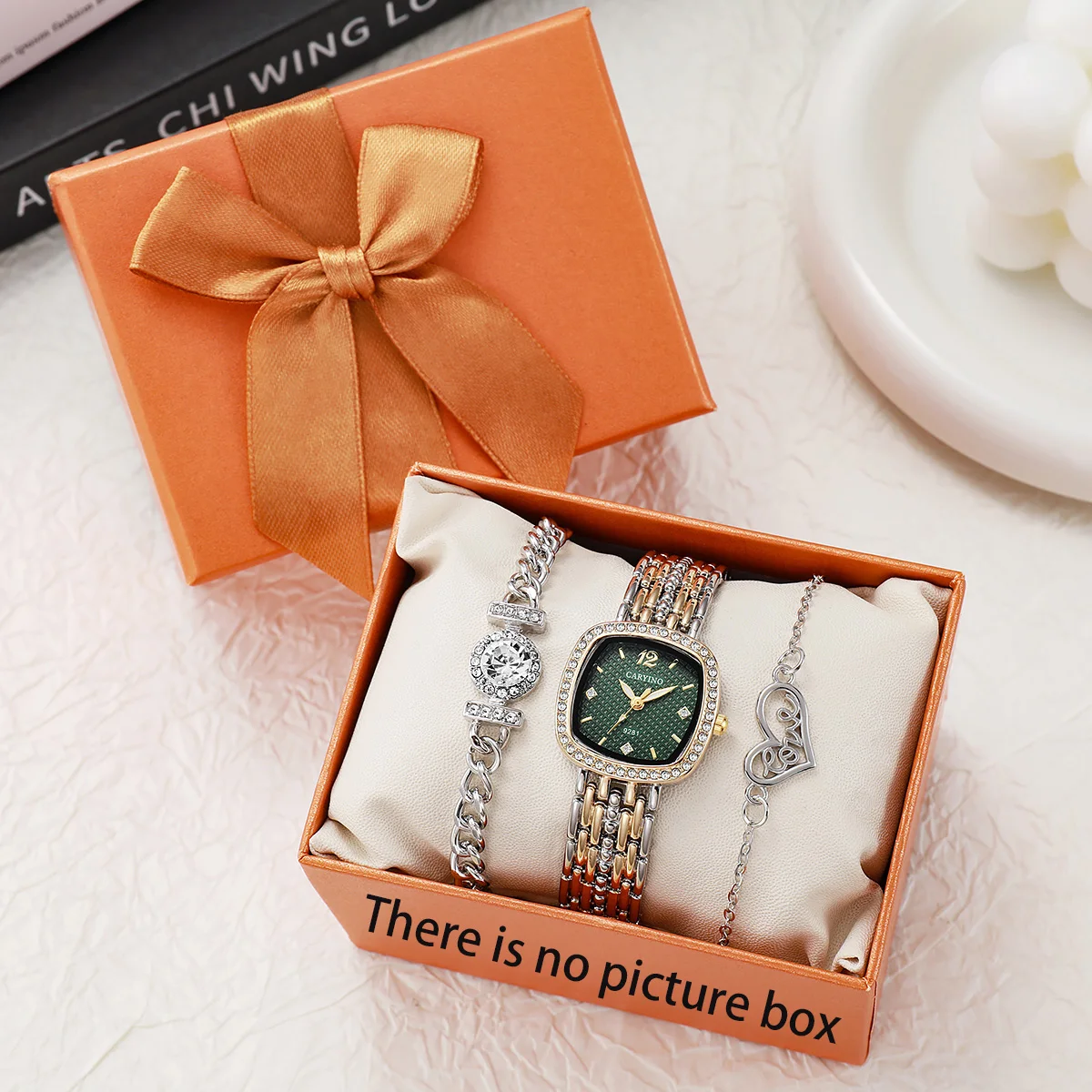 

French Elegant Square Diamond-Embedded Quartz Watch Set for Women with Retro Green Dial + Heart Bracelet, a High-End Gift