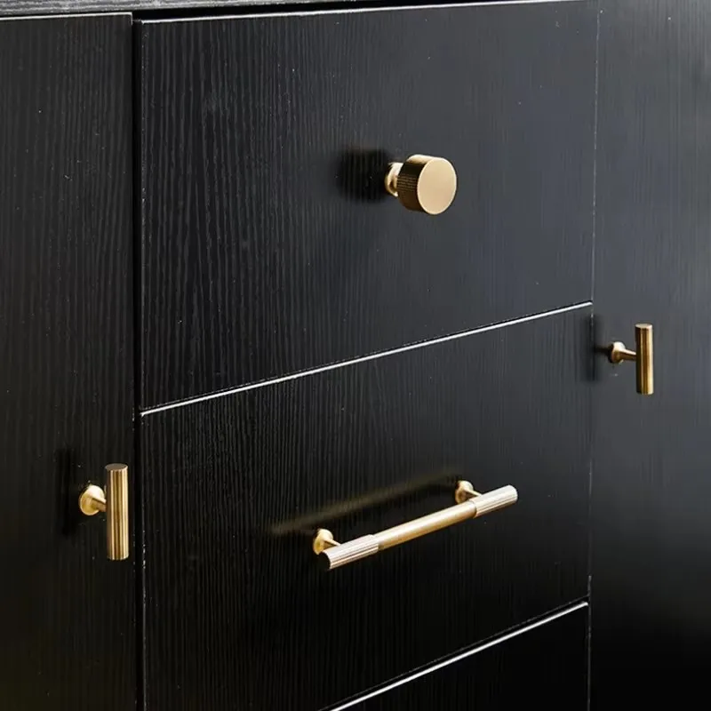 Со современным минималистским дизайном, подходящим для шкафов, комодов, шкафов, ящиков, обувных шкафов, мебельной ручкой из цельного бронзы
