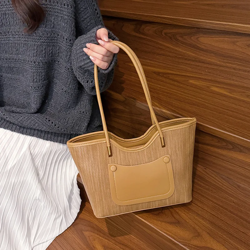 

2025 Новая большая вместительная сумка для женщин, минималистичная сумка на плечо для работы, зимняя водонепроницаемая нейлоновая сумка-шоппер на молнии