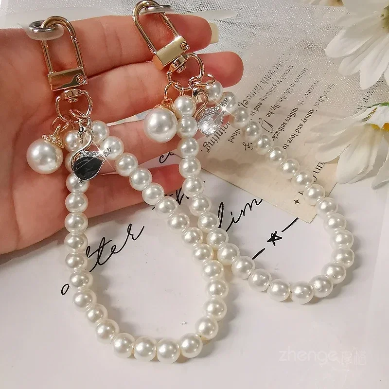 

Женский ремешок с искусственным жемчугом