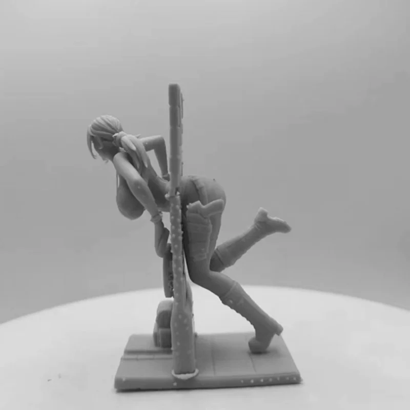 Cartoon Character NSW 1/24 Scale Resin Figure Model Kit Height 64mm Stuck Bikini Girl Unassembled and Unpainted DIY Toy Diorama