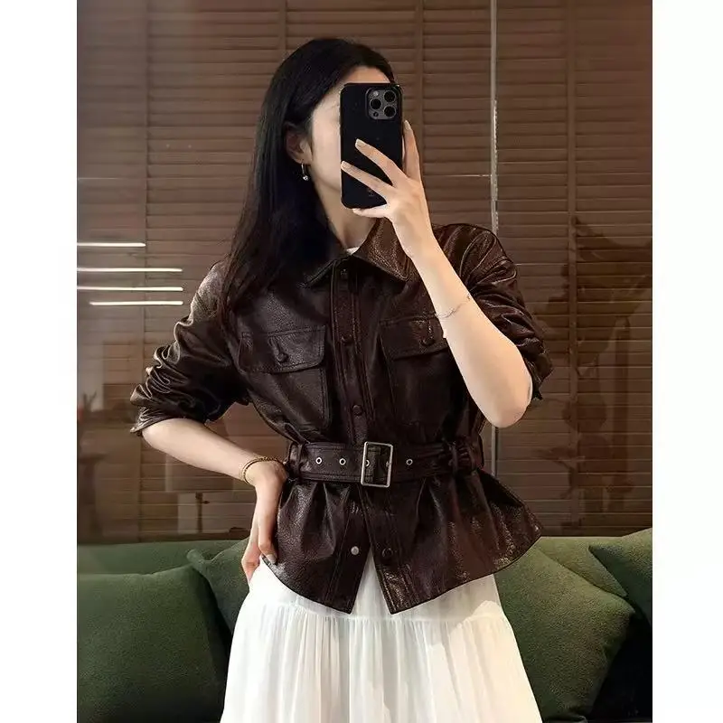 سترة الإناث الربيع جلد الغنم رغوة الجلد التلبيب واحدة الصدر حزام سليم تنوعا موضة القهوة/أسود معطف جلد قصير امرأة