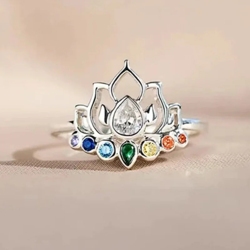 Huitan Zierliche Lotus-Design-Ringe für Damen, glänzend, bunt, Zirkonia, Finger-Accessoires, wunderschöner, trendiger, täglicher Party-Schmuck